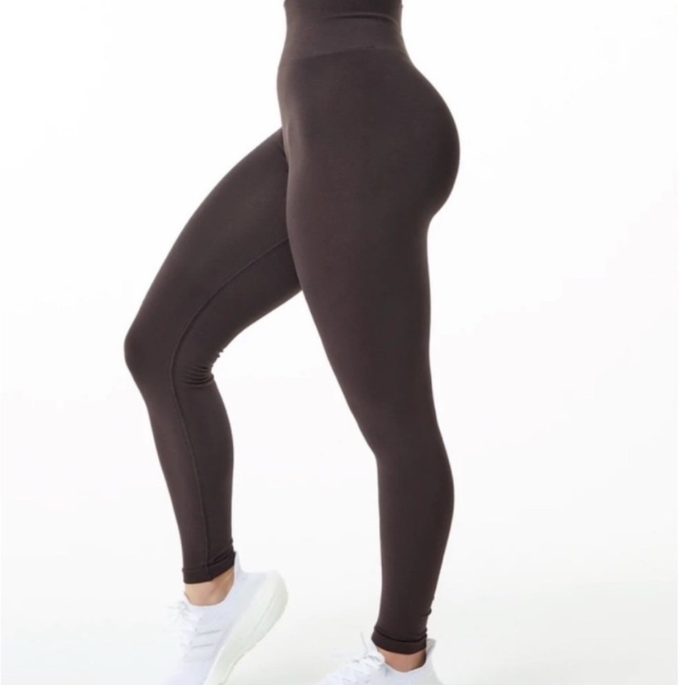 Alphalete Amplify Chocolate Leggings
